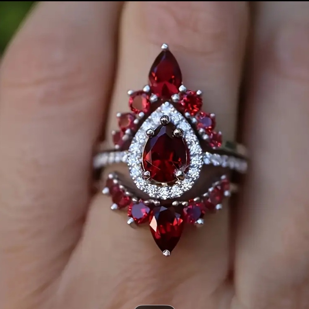 Gorgeous simulated ruby fashion 3 ring stackable  set size 8 NEW